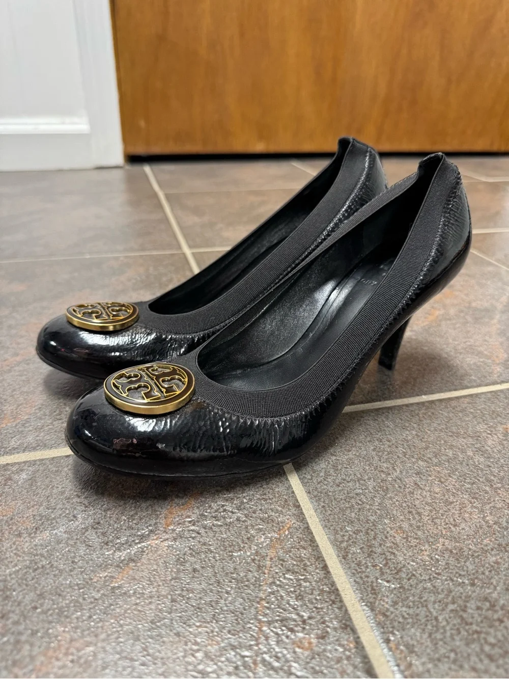 Tory Burch TB Caroline Patent Leather Round Toe Mid Heels Black 7.5